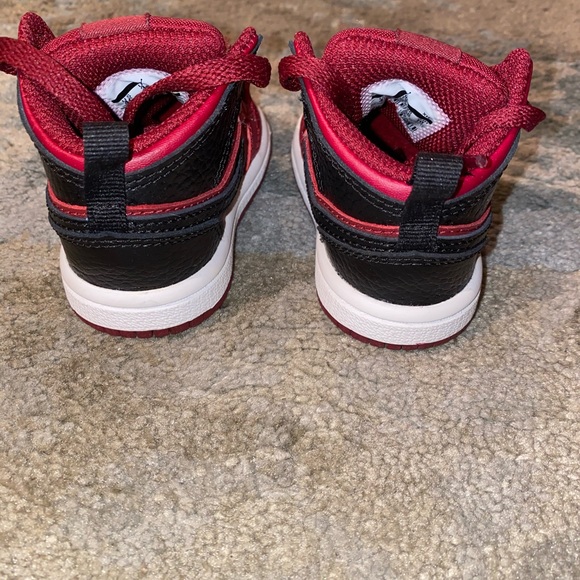 Jordan 1 Mid Toddler Size 4C - Picture 3 of 4